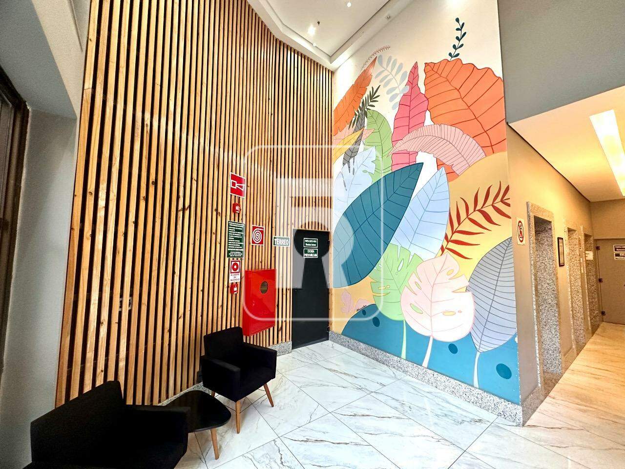 Sala à venda no Campo Alegre: 