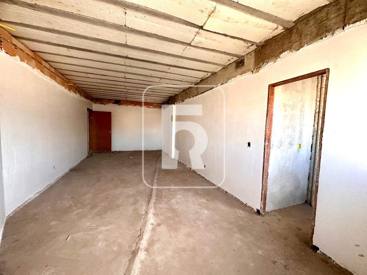 Sala à venda no Campo Alegre: 