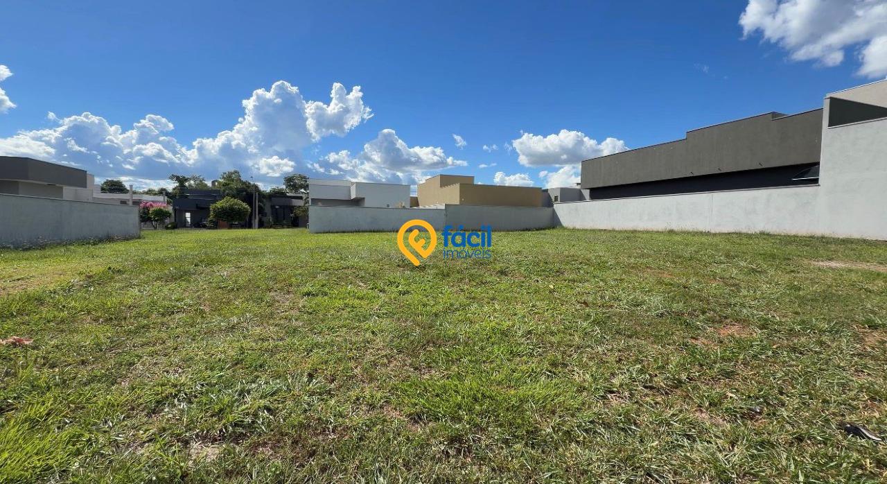 Terreno à venda no Jardim Pinheiros: 