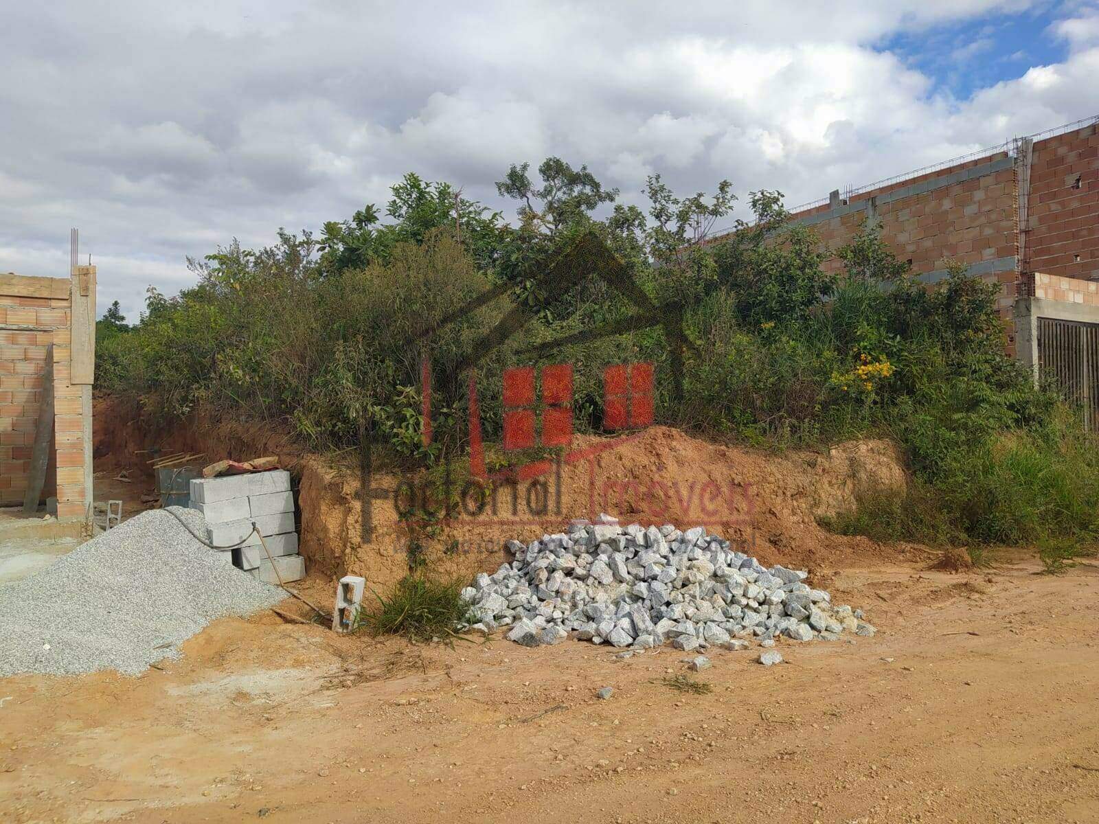 Área à venda no Quintas do Jacuba: 