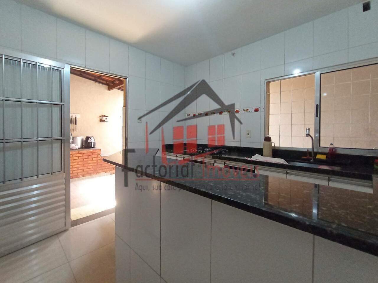 Casa à venda no Parque Recreio: 