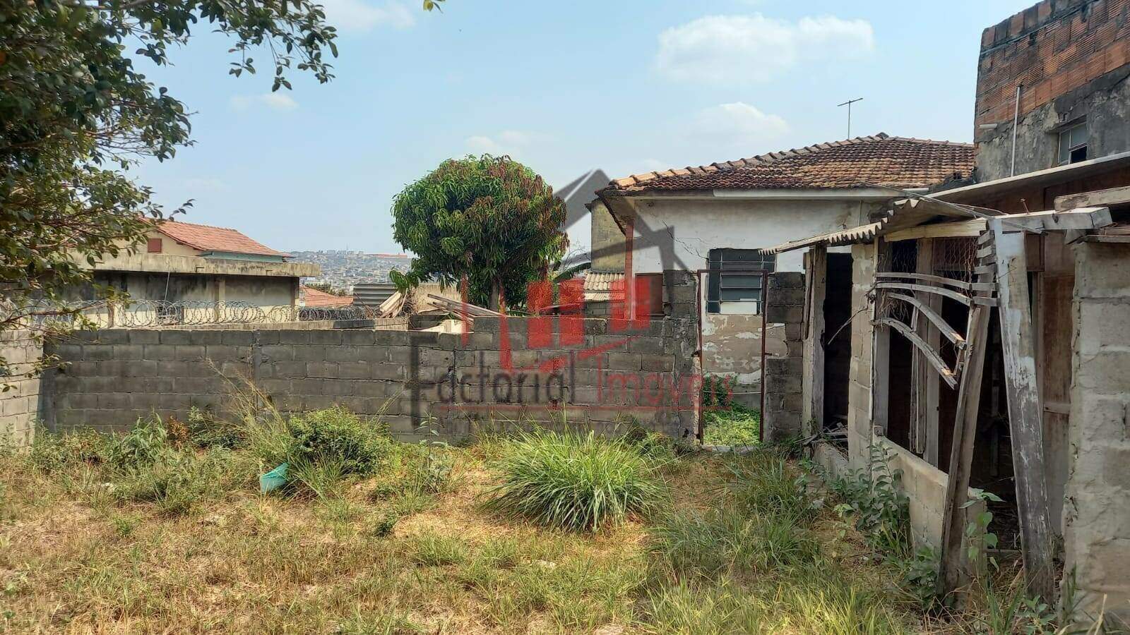 Terreno à venda no Coqueiros: 