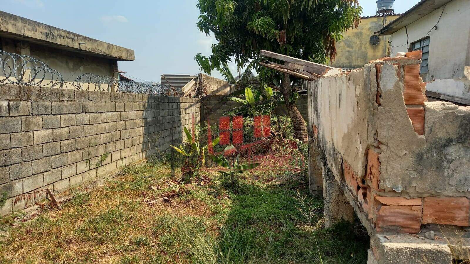 Terreno à venda no Coqueiros: 