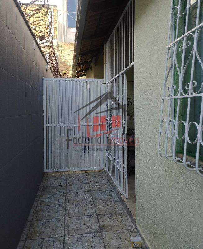 Casa em condomínio à venda no Cabral: 