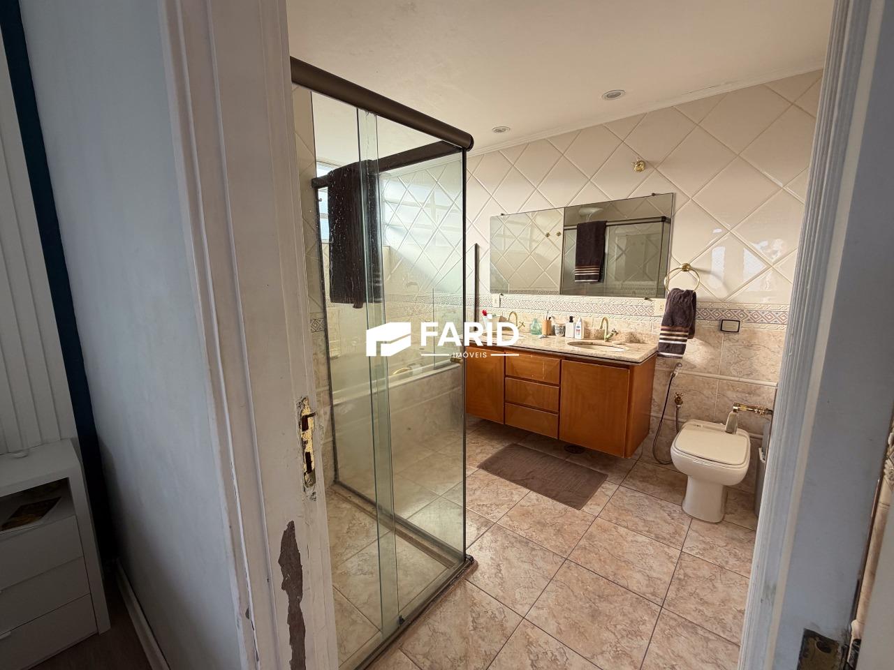 234 | 3 quartos | 2 suítes | 1 vaga: Banheiro da suíte