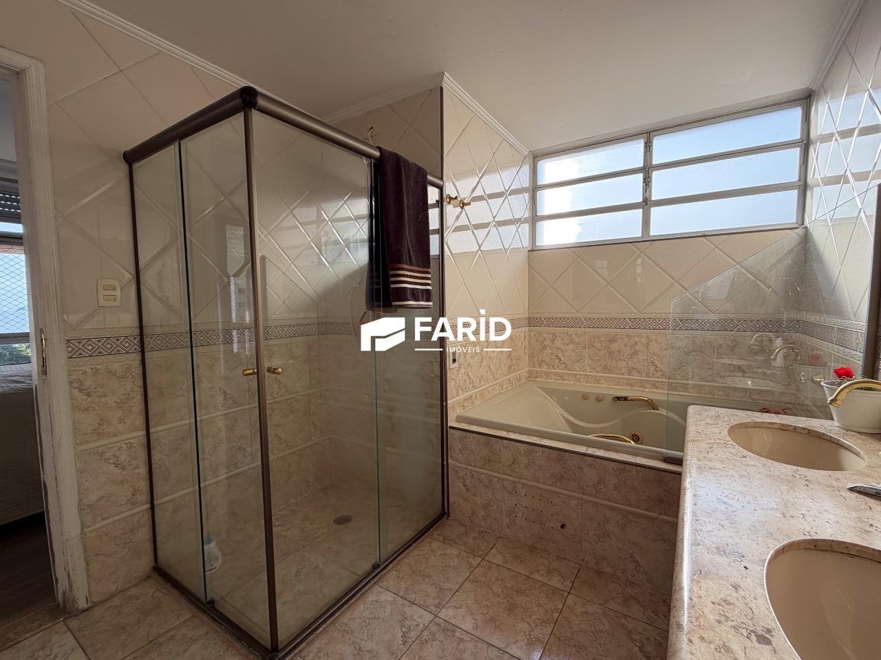 234 | 3 quartos | 2 suítes | 1 vaga: Banheiro da suíte