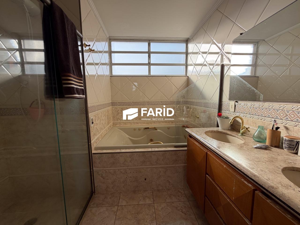 234 | 3 quartos | 2 suítes | 1 vaga: Banheiro da suíte