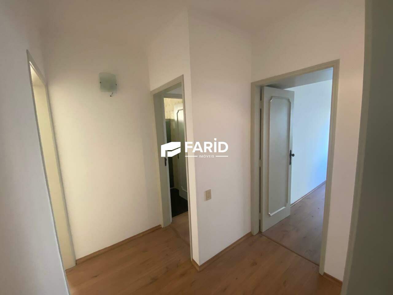 122 | 3 quartos | 1 suíte | 1 vaga: Corredor de acesso aos dormitórios