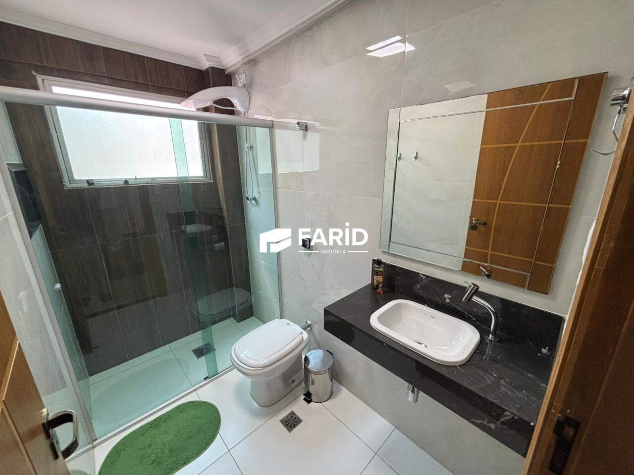 74,4 | 2 quartos | 1 suíte | 1 vaga: Banheiro social