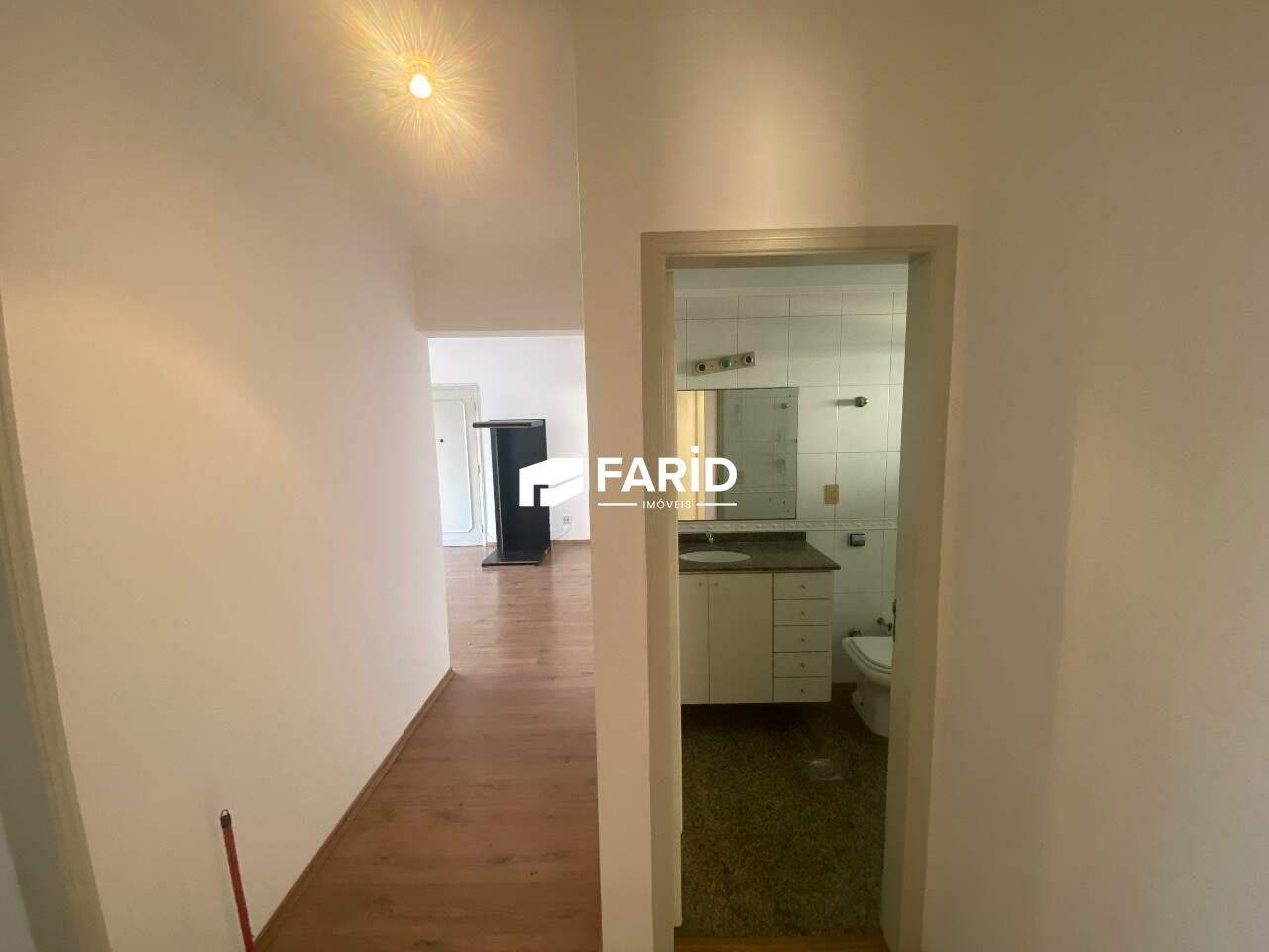 122 | 3 quartos | 1 suíte | 1 vaga: Corredor de acesso aos dormitórios