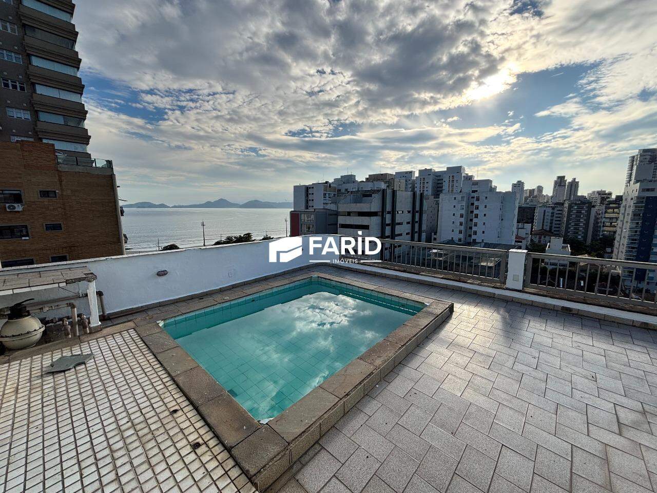 231,65 | 3 quartos | 2 suítes | 2 vagas: Piscina - pavimento superior