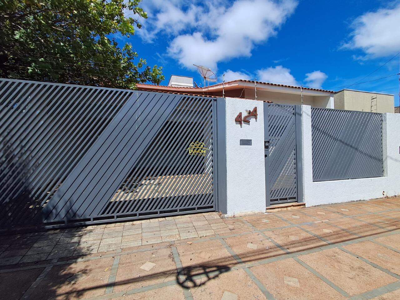 SOBRADO para aluguel no CENTRO: 