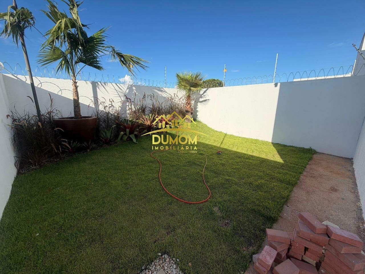 Casa à venda no BAIRRO SANTA HELENA: 
