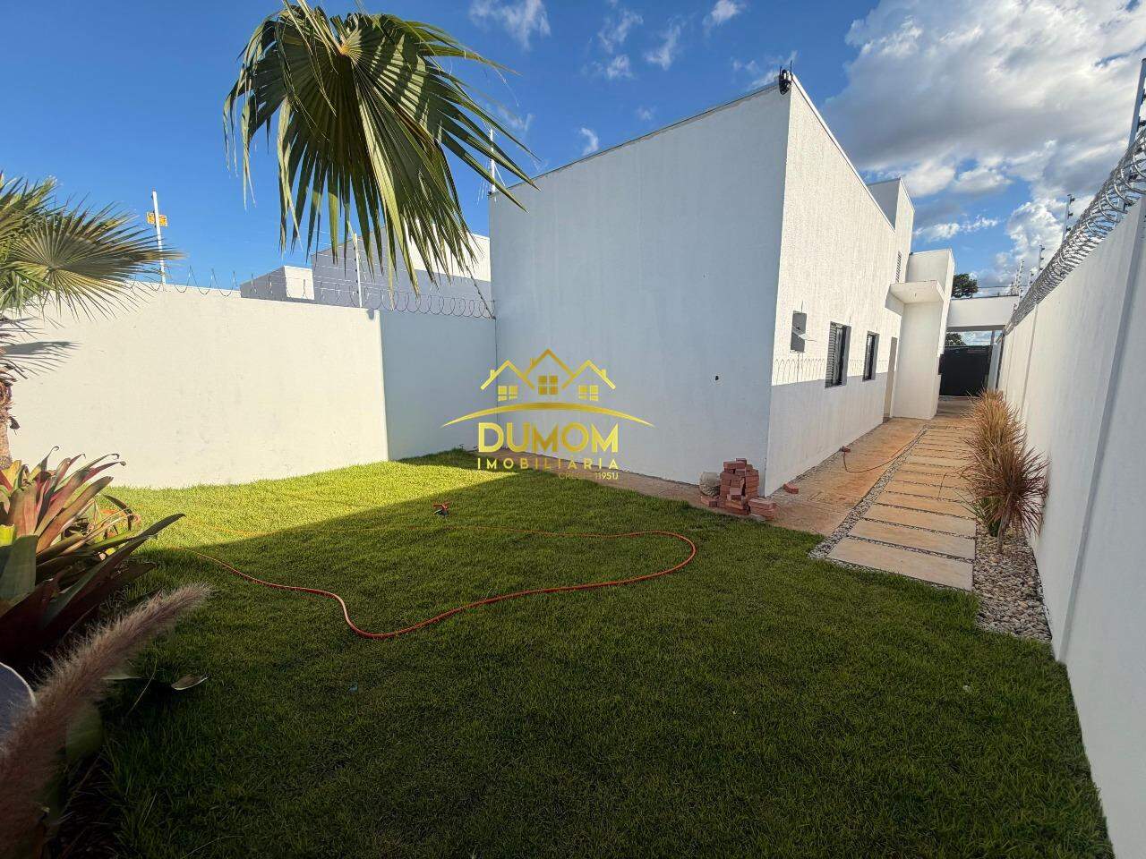 Casa à venda no BAIRRO SANTA HELENA: 