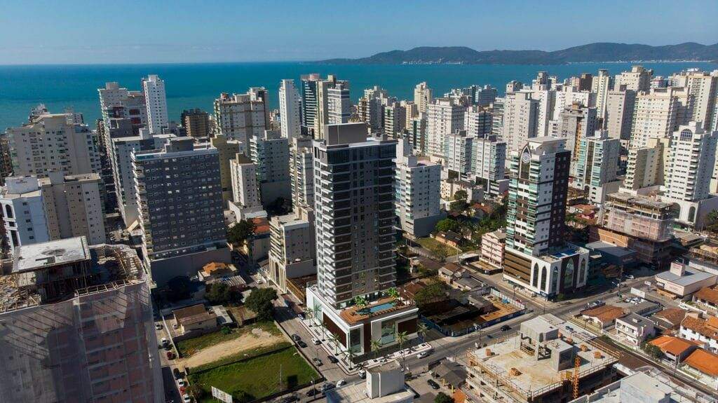 Apartamento à venda no Meia Praia: 