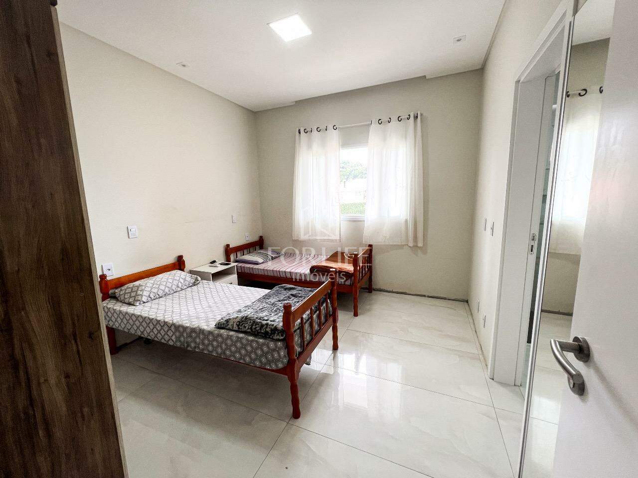 Casa à venda no Coloninha: 