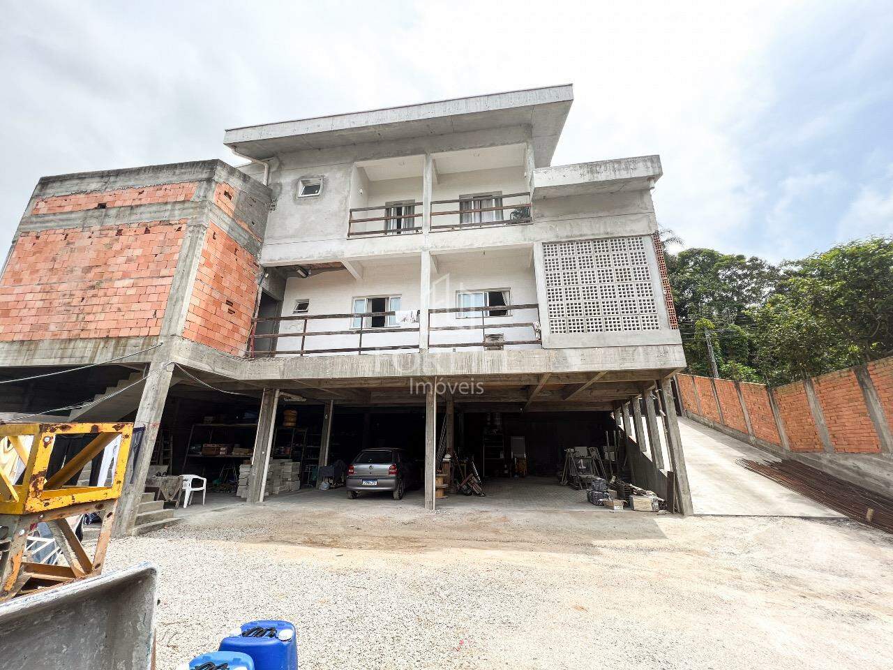 Casa à venda no Coloninha: 