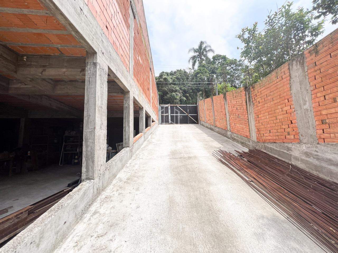 Casa à venda no Coloninha: 