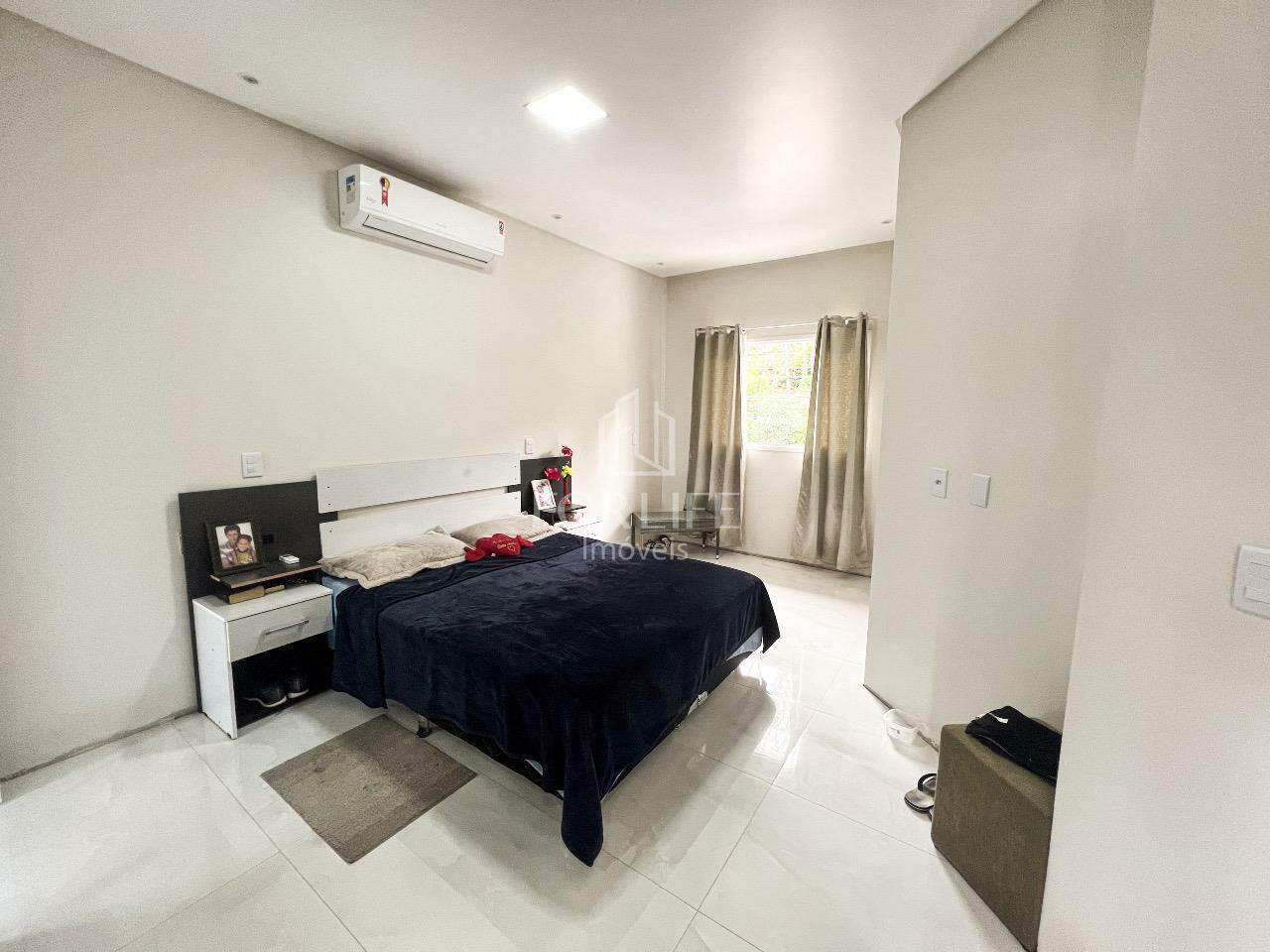Casa à venda no Coloninha: 