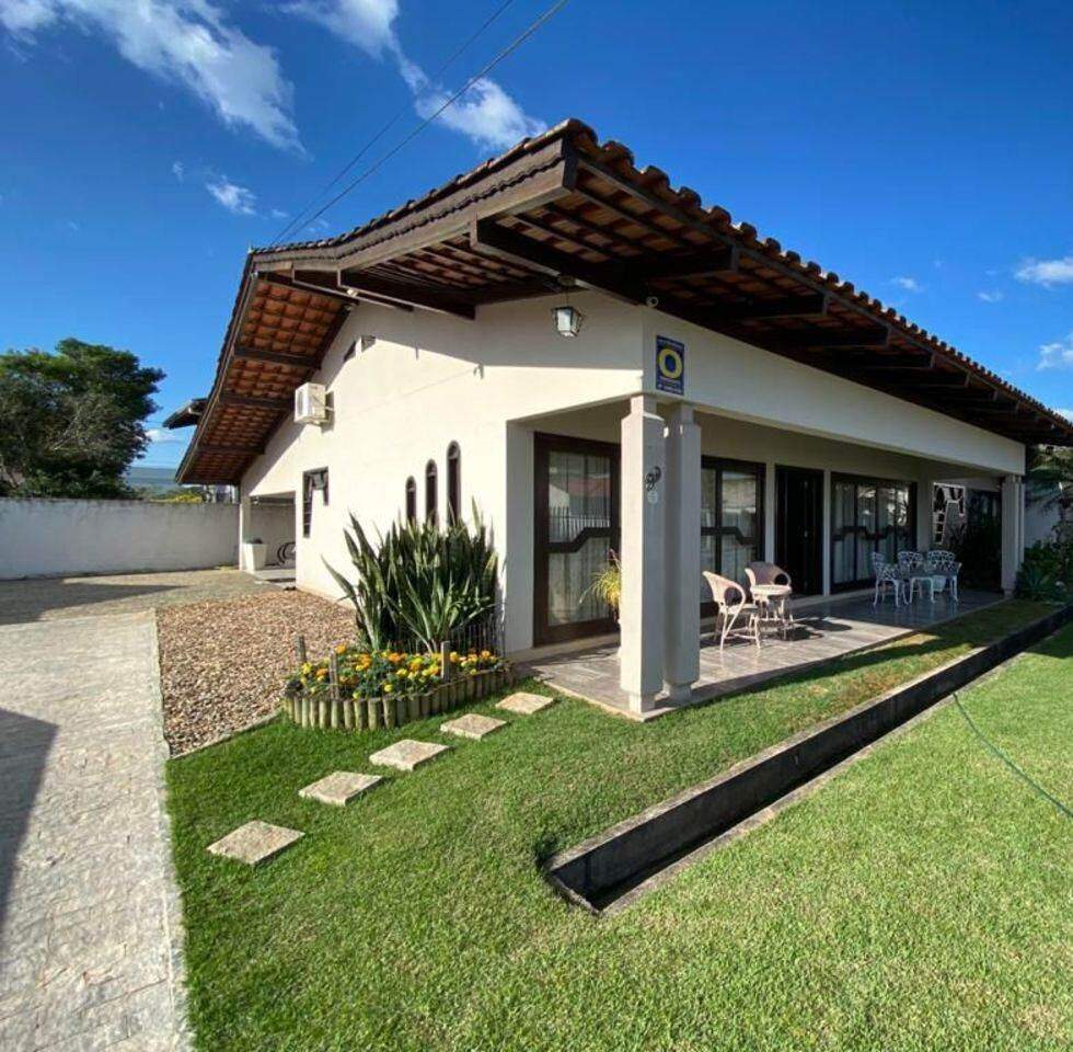 Casa à venda no Coloninha: 