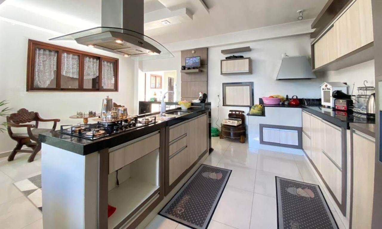 Casa à venda no Coloninha: 