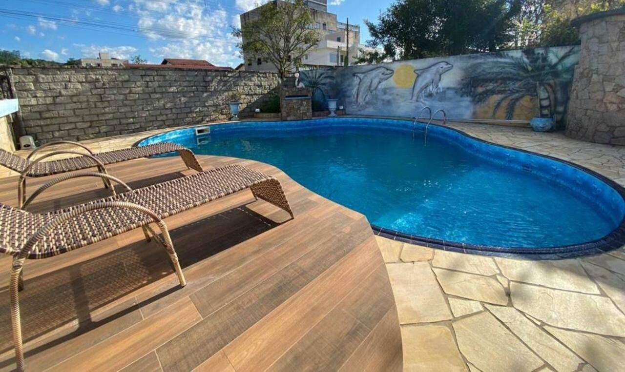 Casa à venda no Coloninha: 