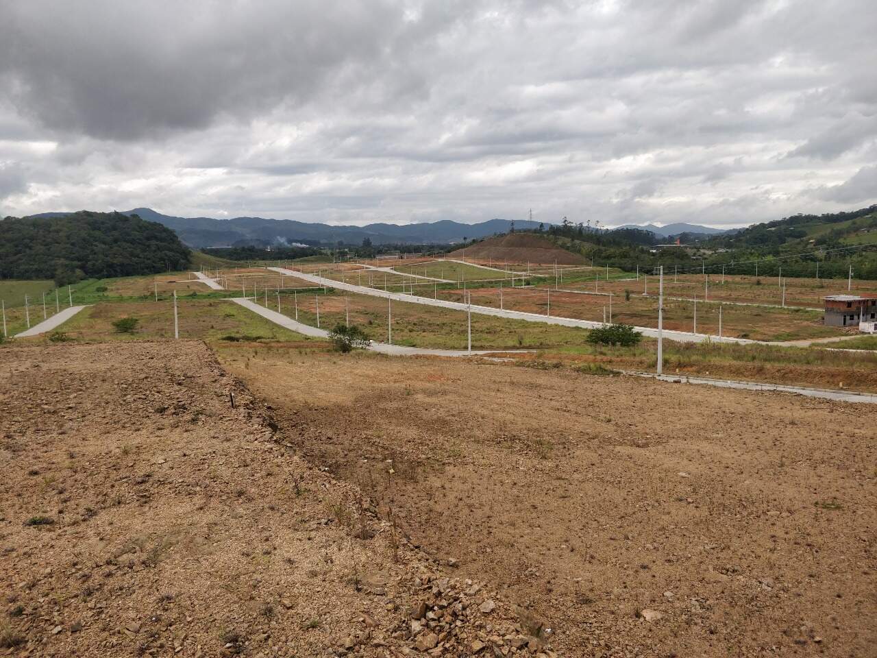 Terreno à venda no Poço Grande: 