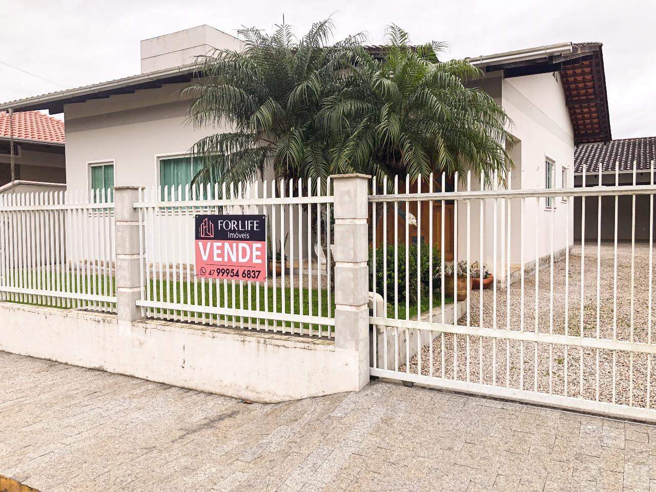 Casa à venda no Coloninha: 