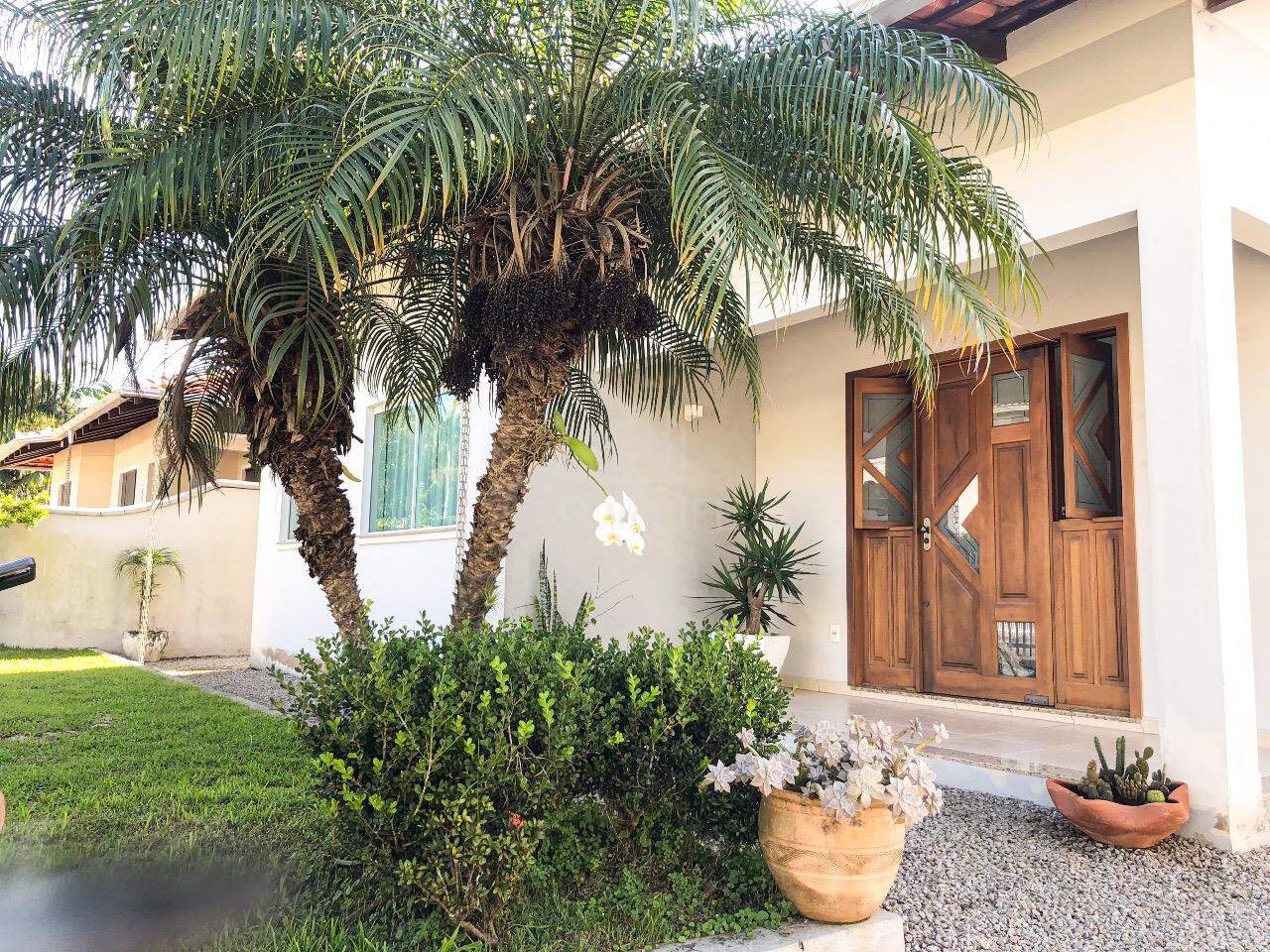 Casa à venda no Coloninha: 