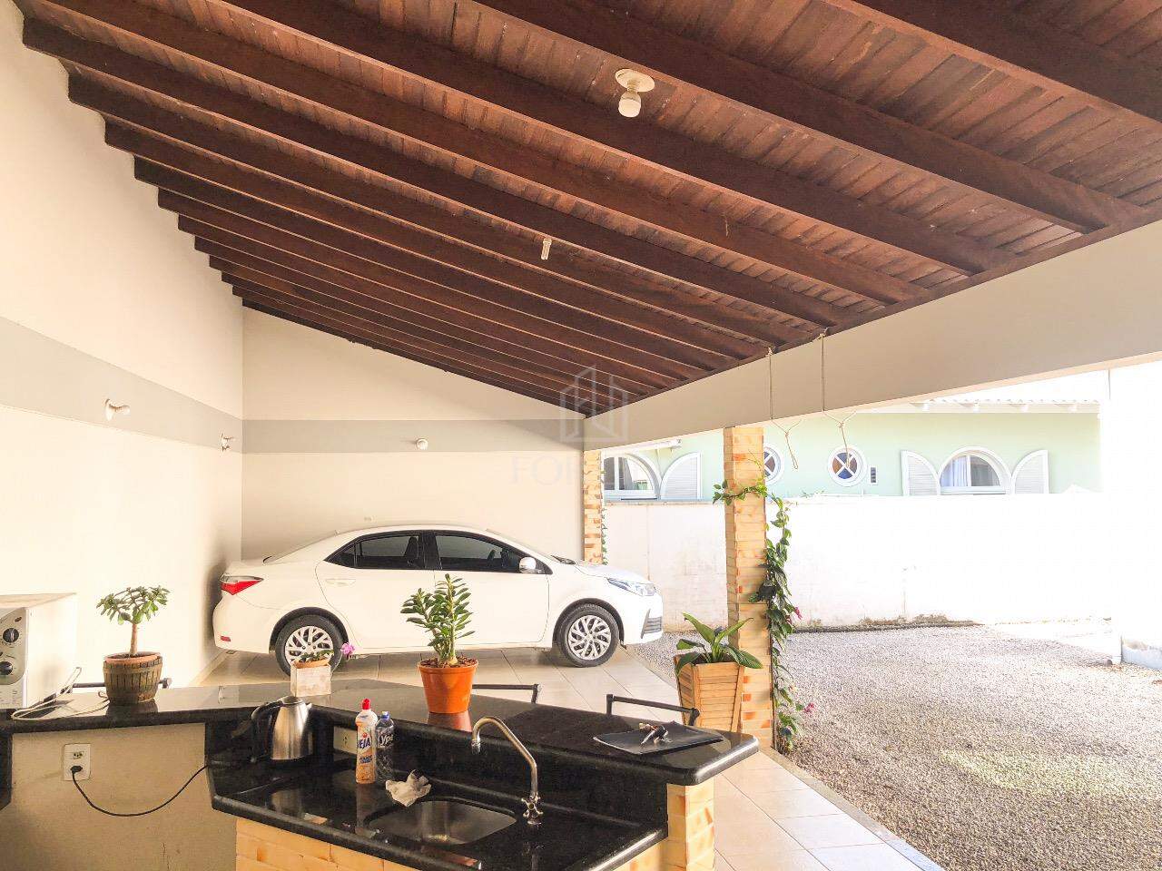 Casa à venda no Coloninha: 