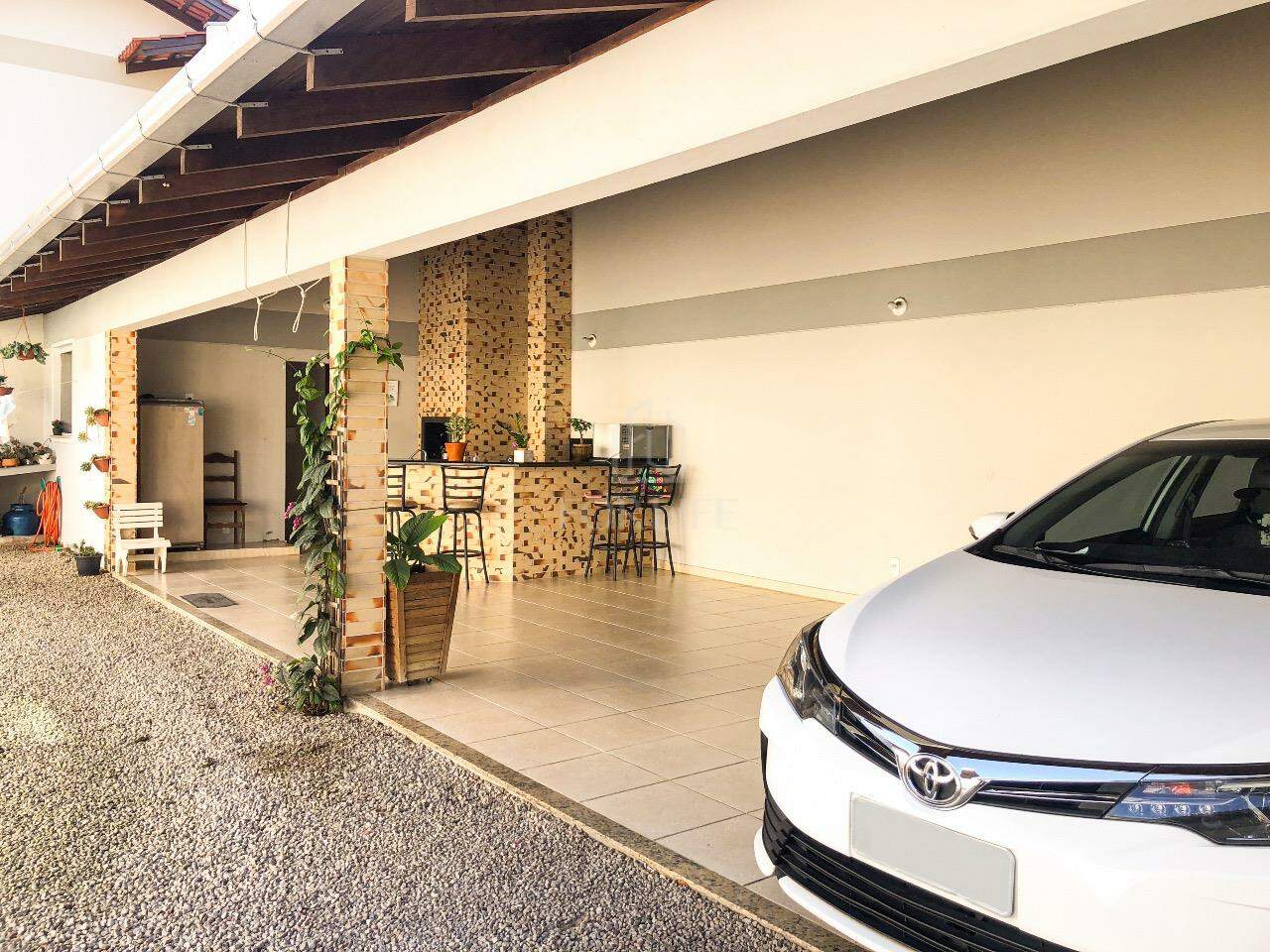 Casa à venda no Coloninha: 