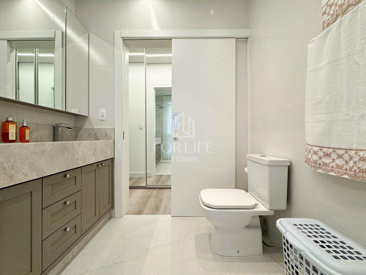 Apartamento à venda no Coloninha: 