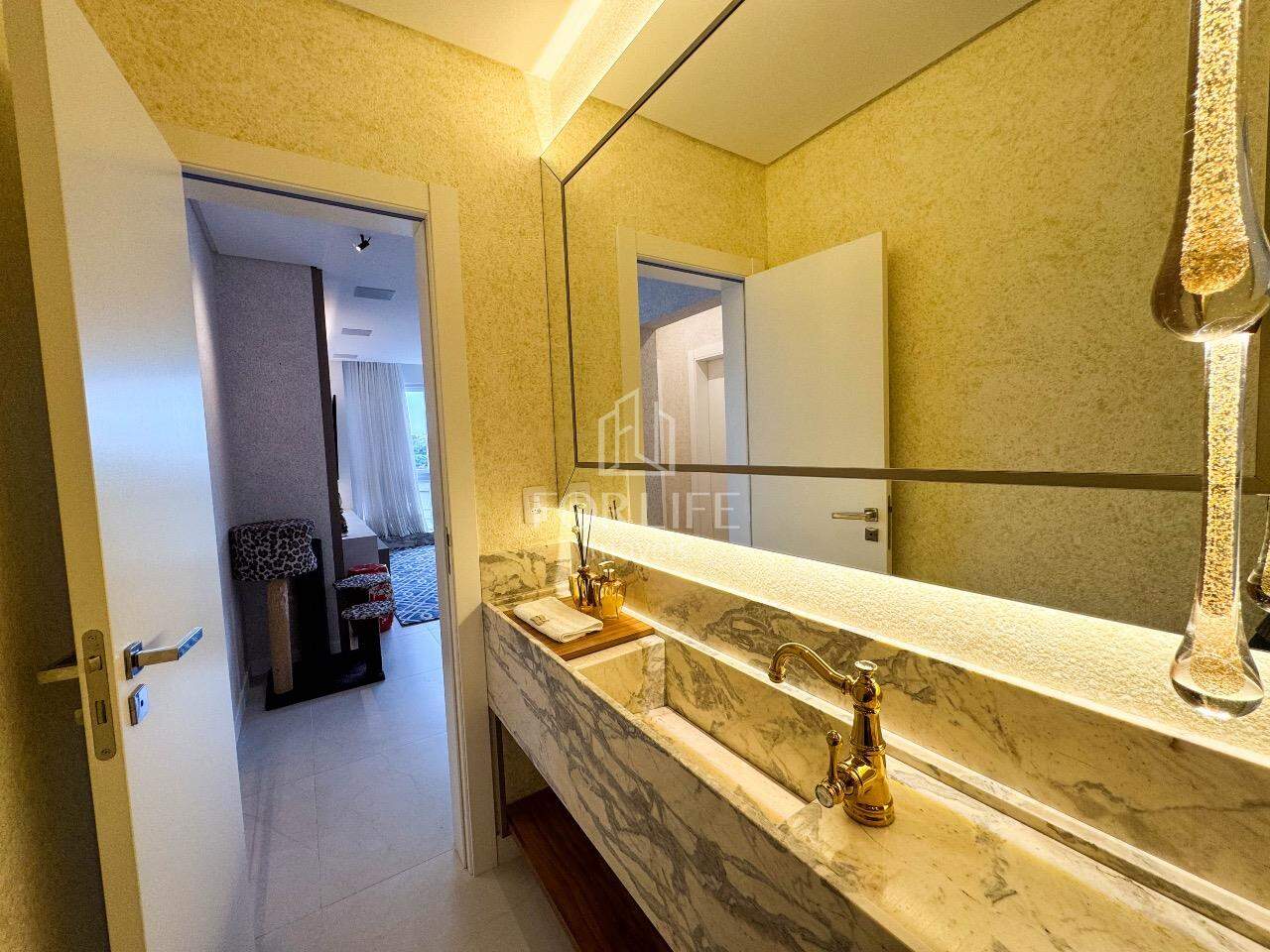 Apartamento à venda no Coloninha: 
