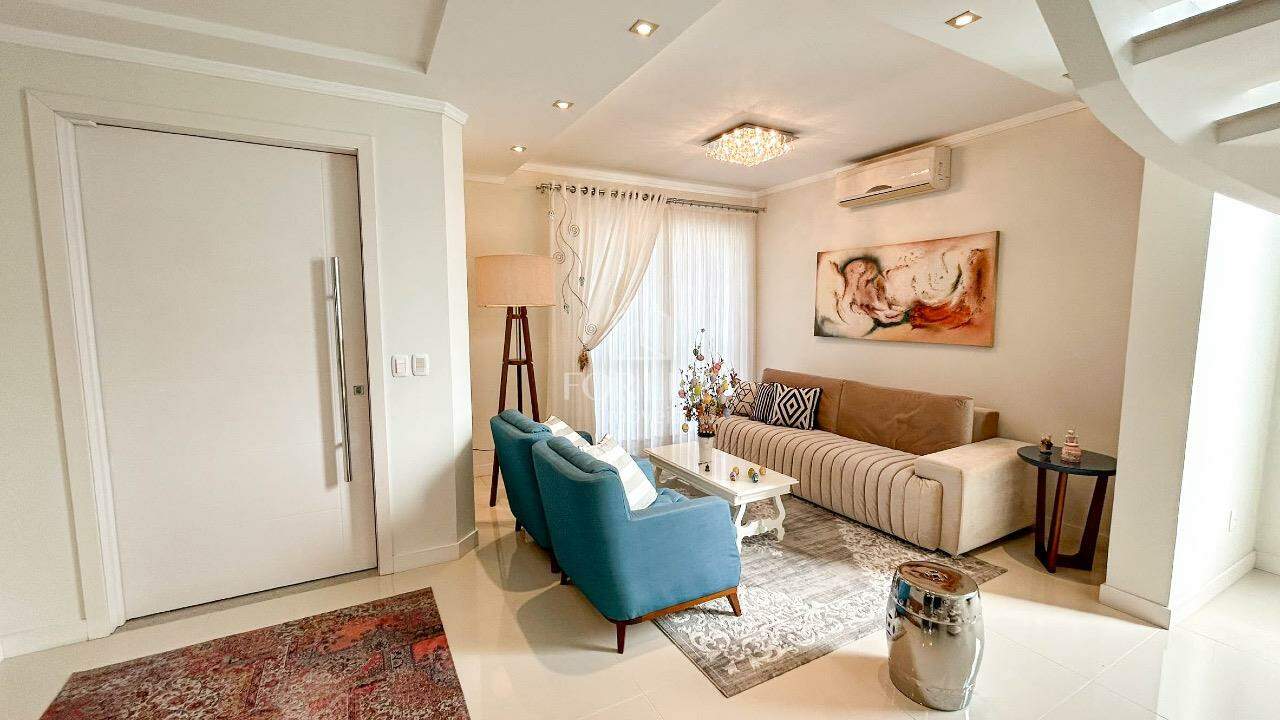 Casa à venda no Coloninha: 