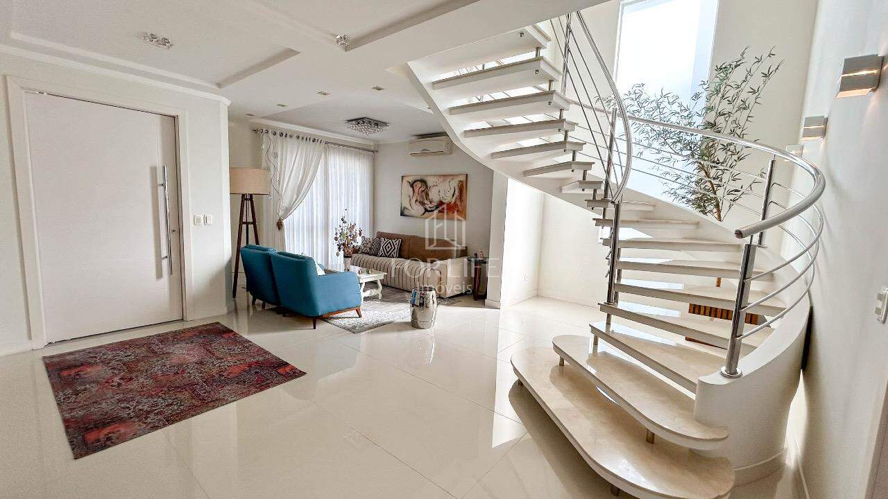 Casa à venda no Coloninha: 