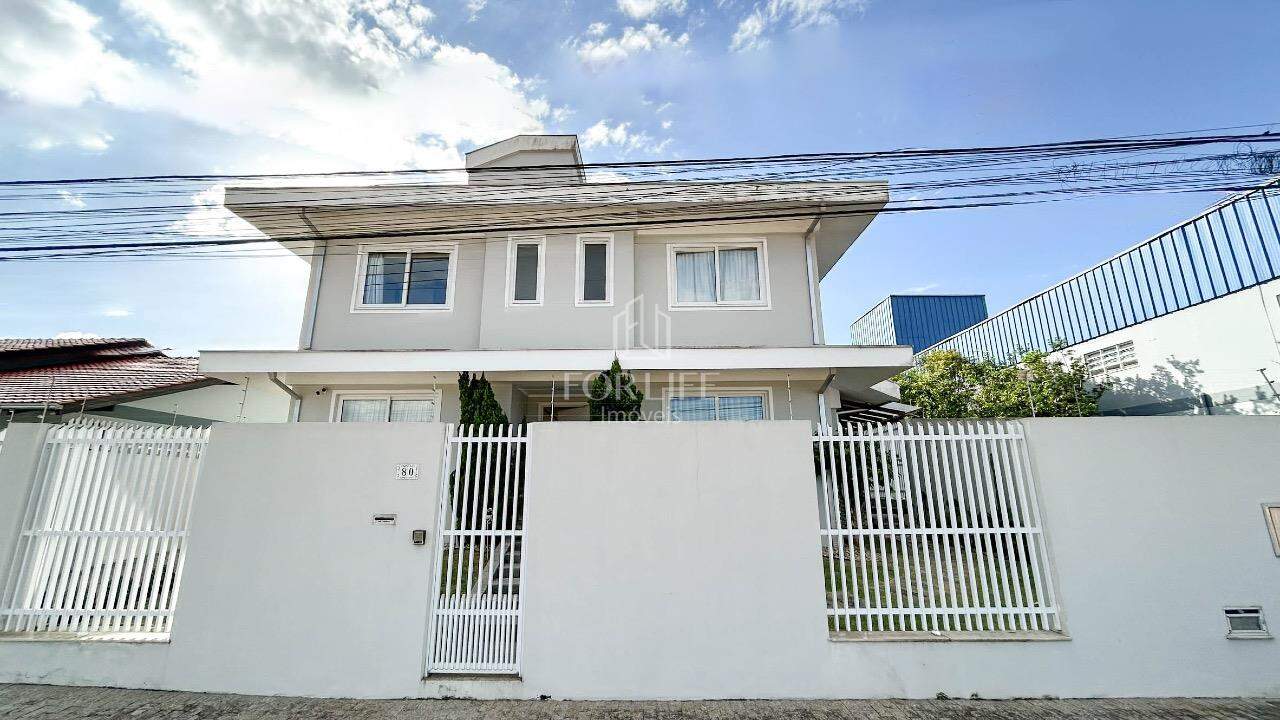 Casa à venda no Coloninha: 