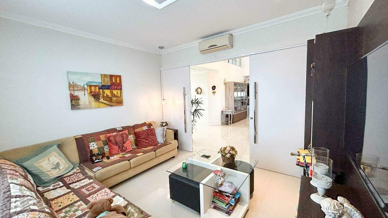 Casa à venda no Coloninha: 