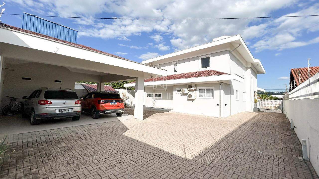 Casa à venda no Coloninha: 