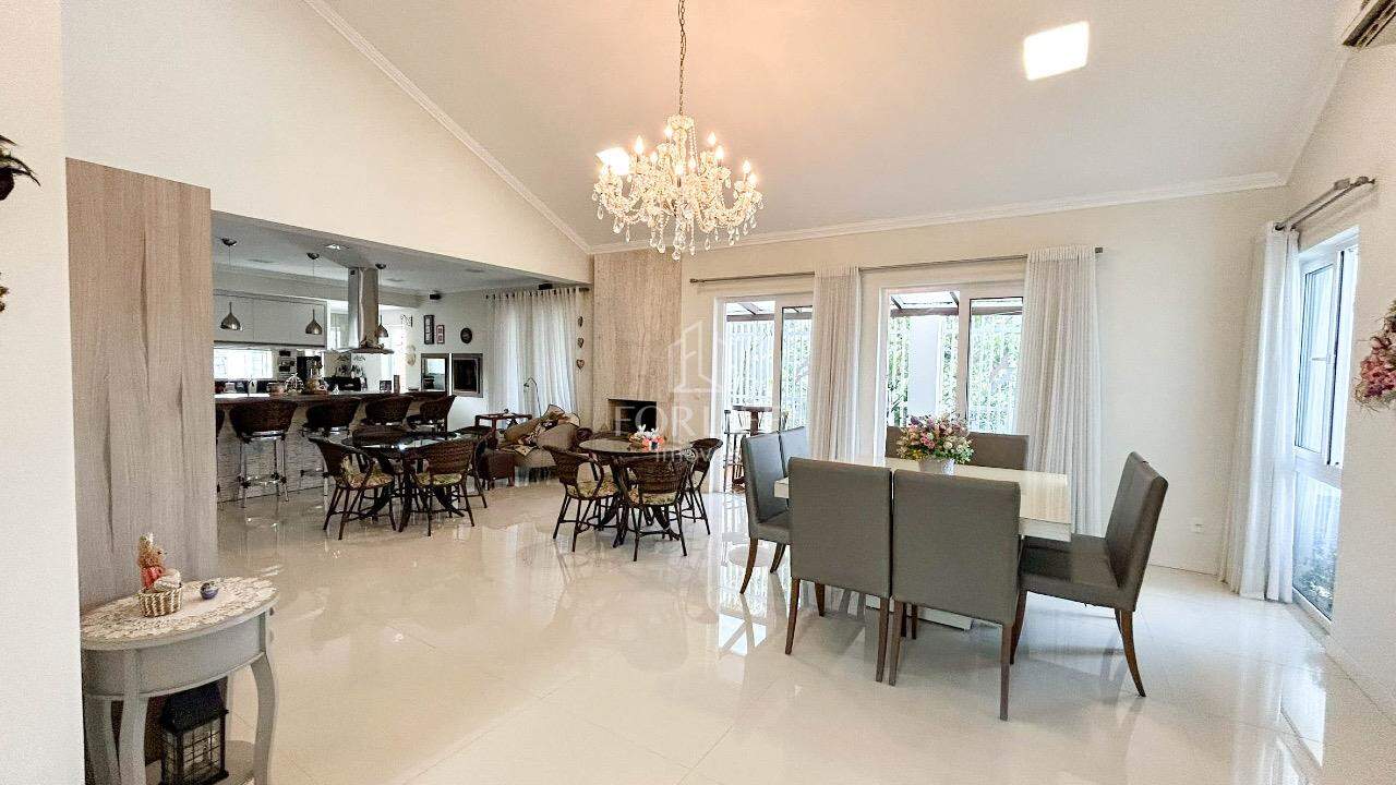 Casa à venda no Coloninha: 