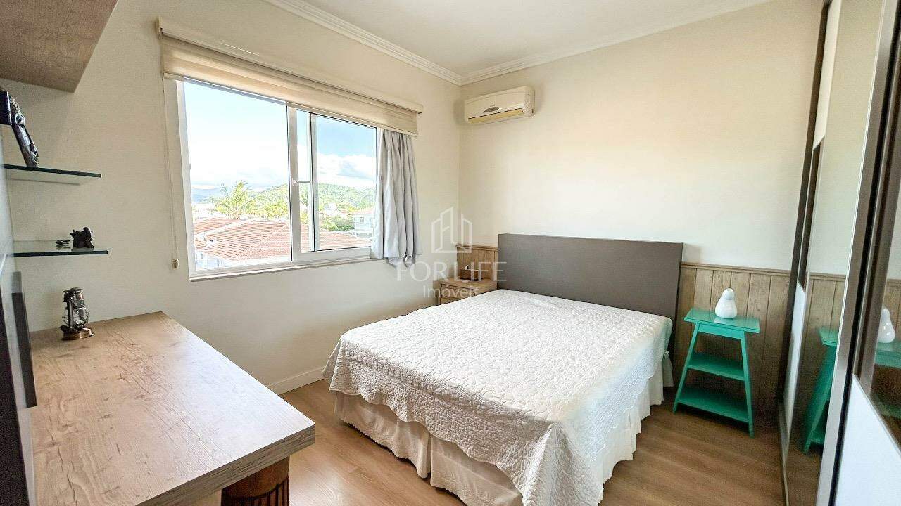Casa à venda no Coloninha: 