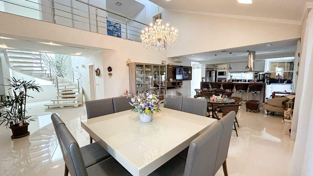 Casa à venda no Coloninha: 