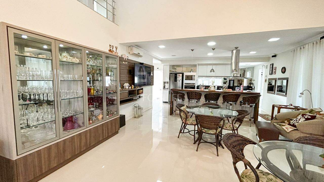 Casa à venda no Coloninha: 