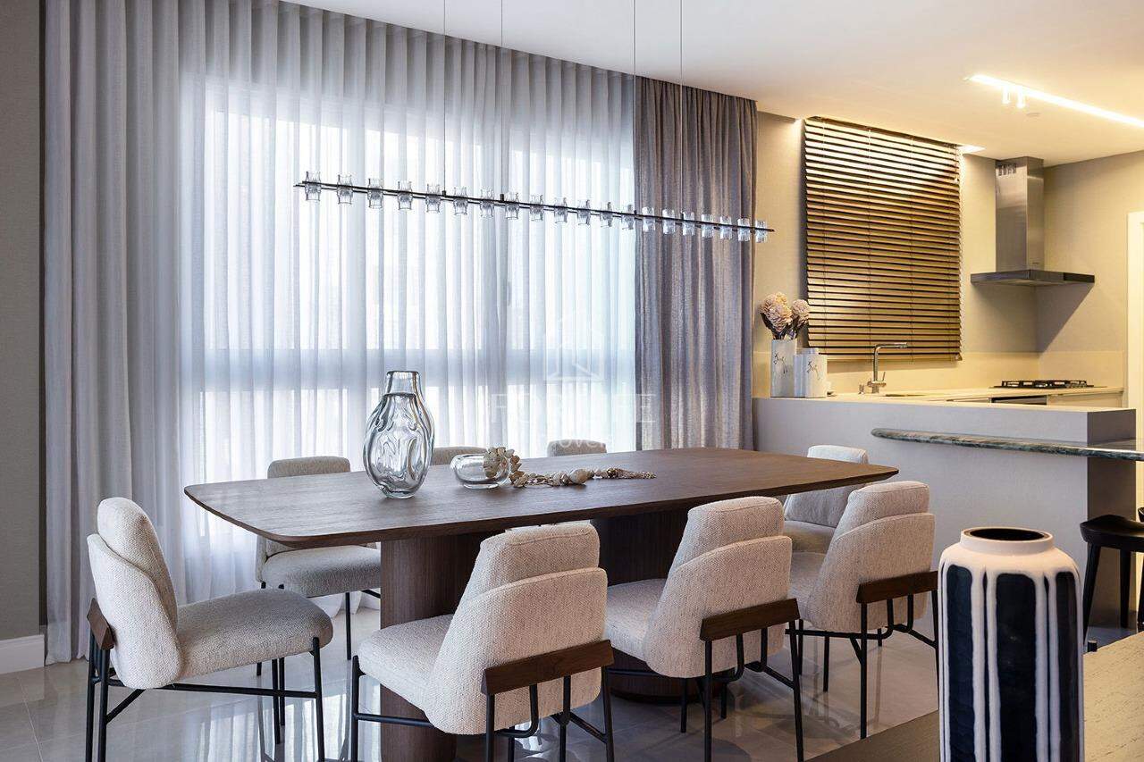 Apartamento à venda no Meia Praia: 