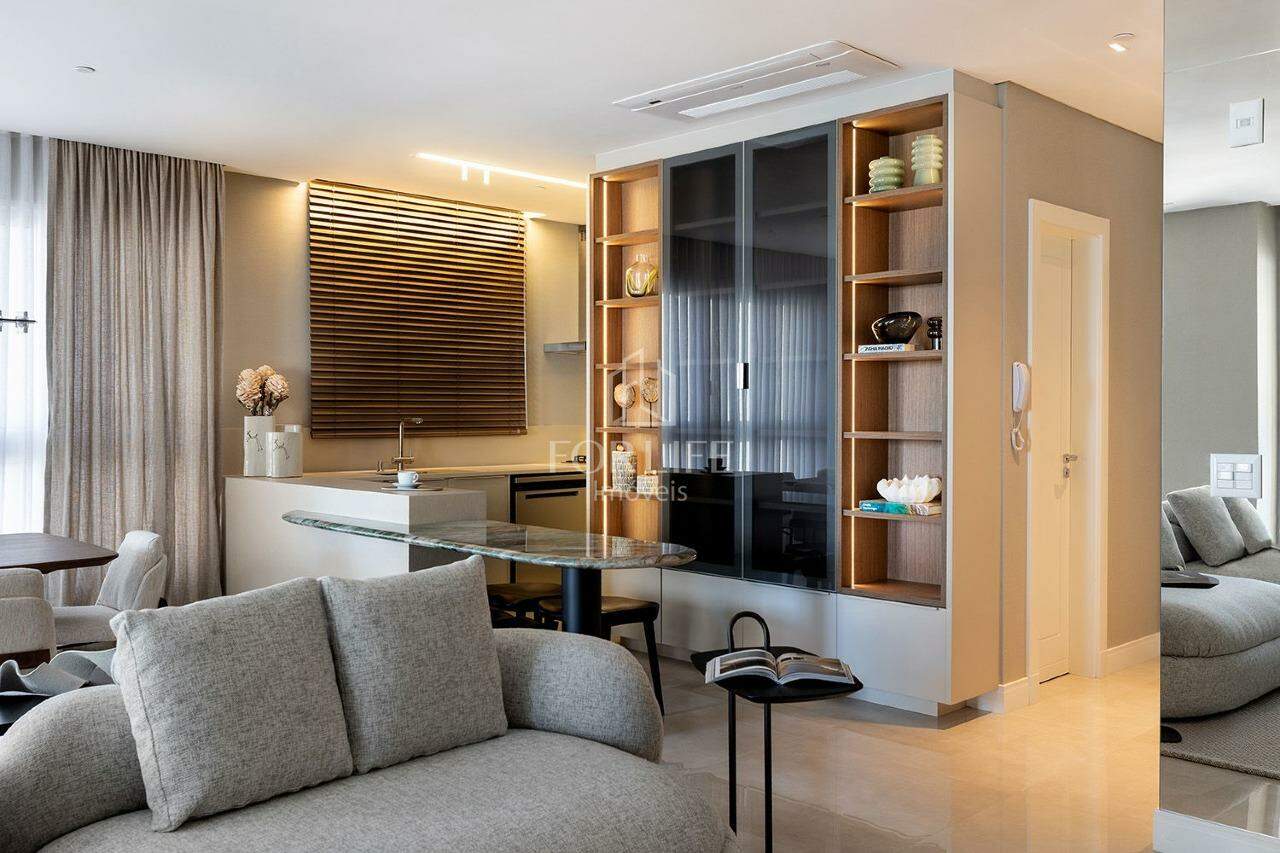 Apartamento à venda no Meia Praia: 