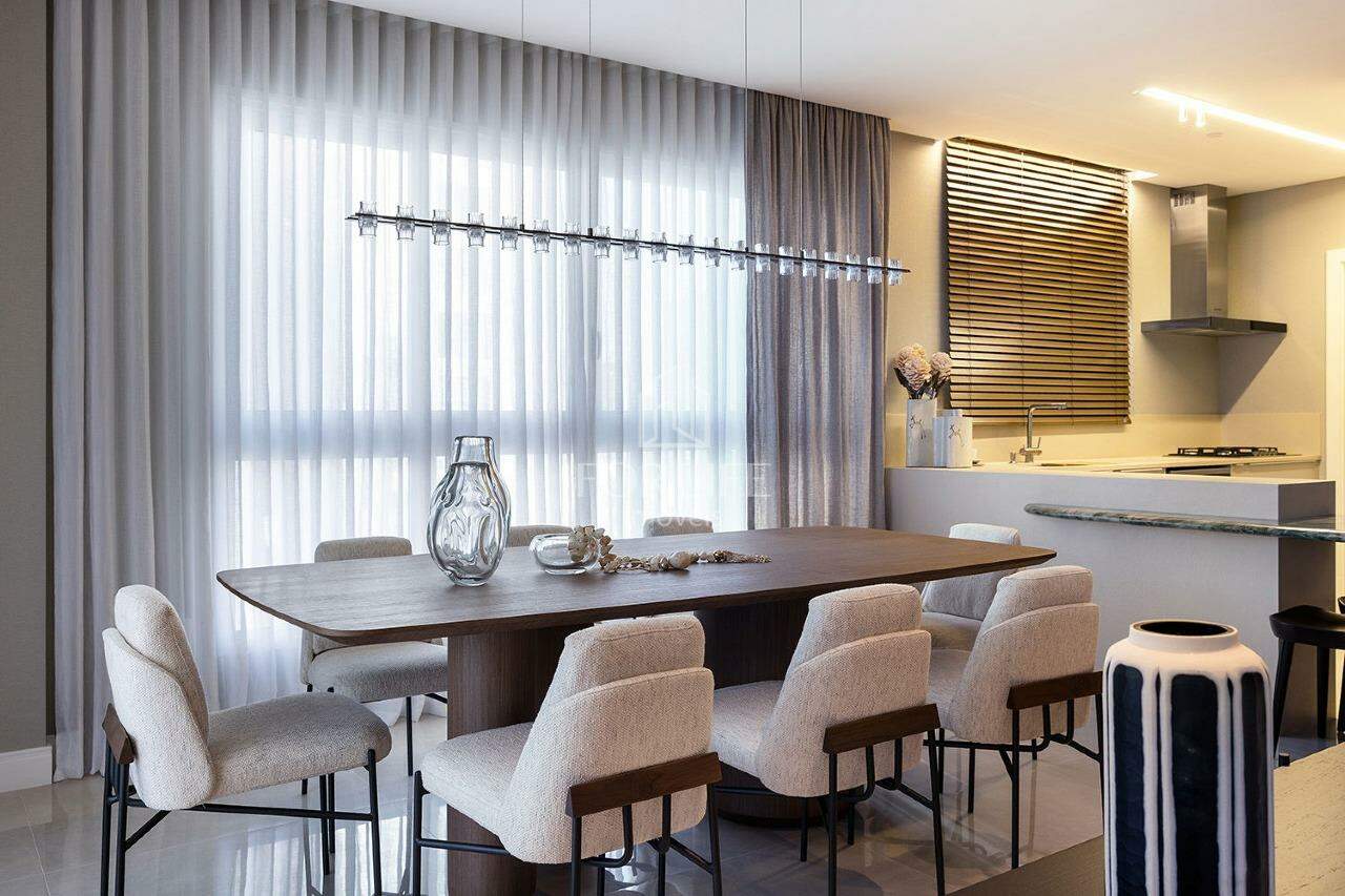 Apartamento à venda no Meia Praia: 
