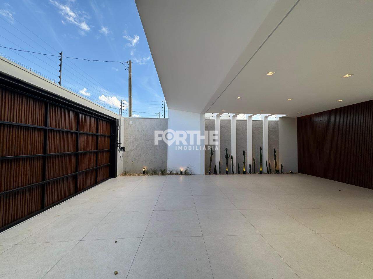 Casa à venda no Colinas Tropical: 