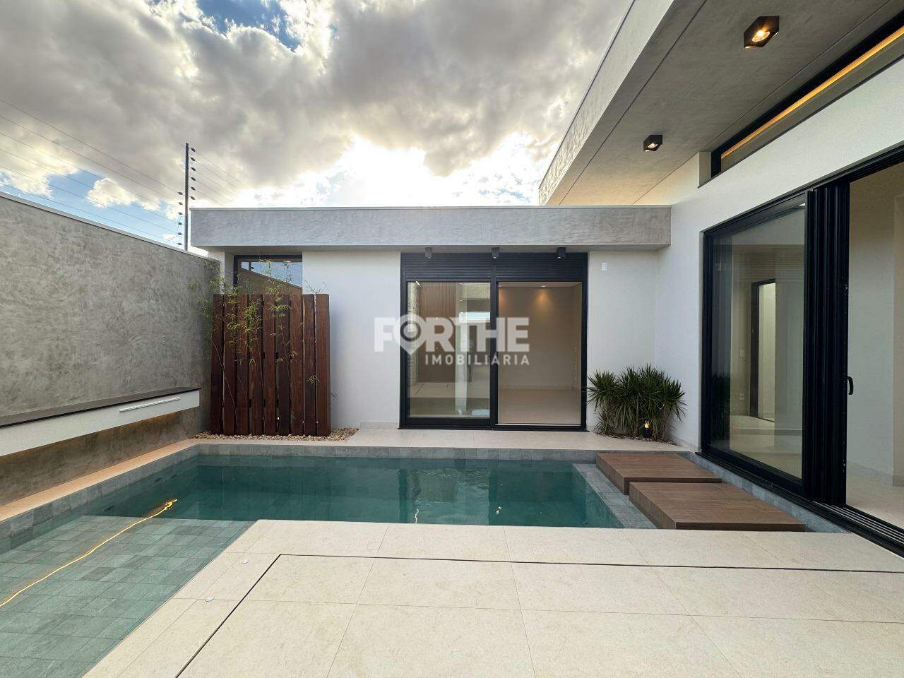 Casa à venda no Colinas Tropical: 