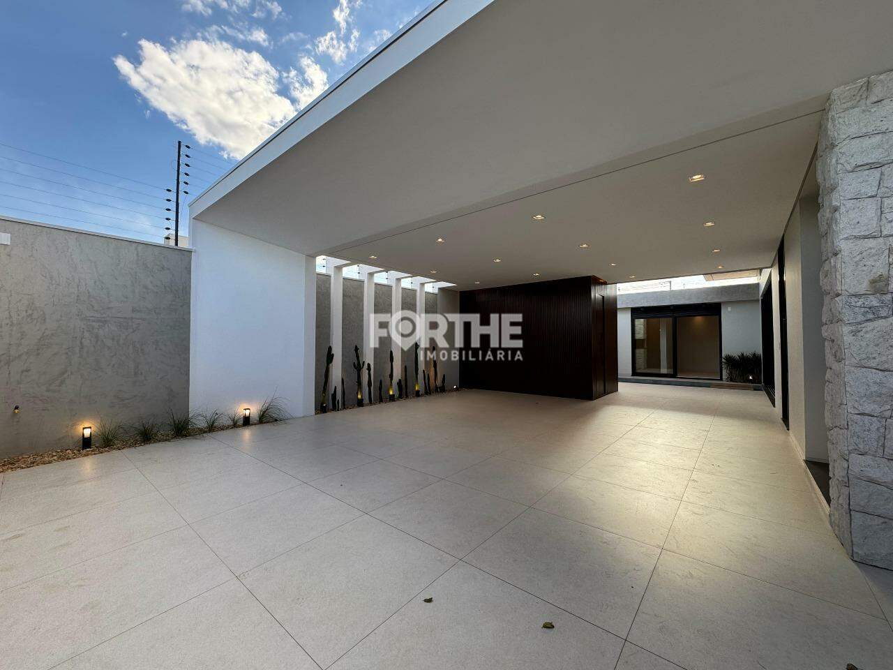 Casa à venda no Colinas Tropical: 