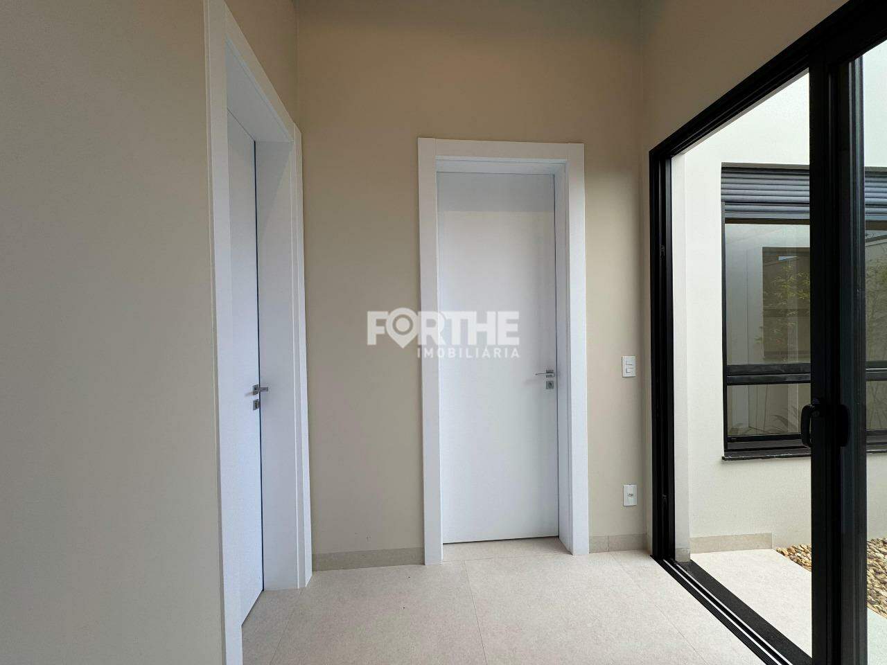 Casa à venda no Colinas Tropical: 