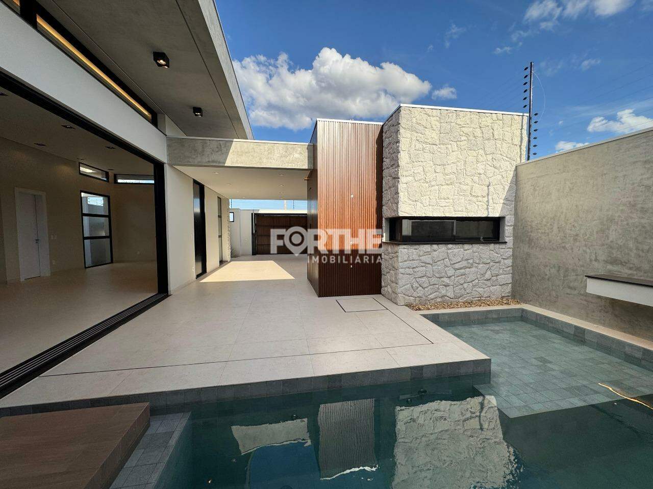 Casa à venda no Colinas Tropical: 